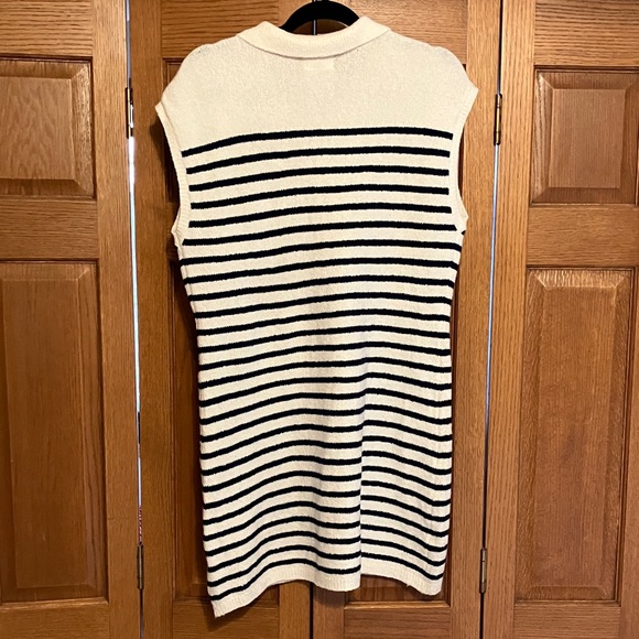 Universal Thread Cream Knit Sweater with Navy Label - Picture 4 of 8